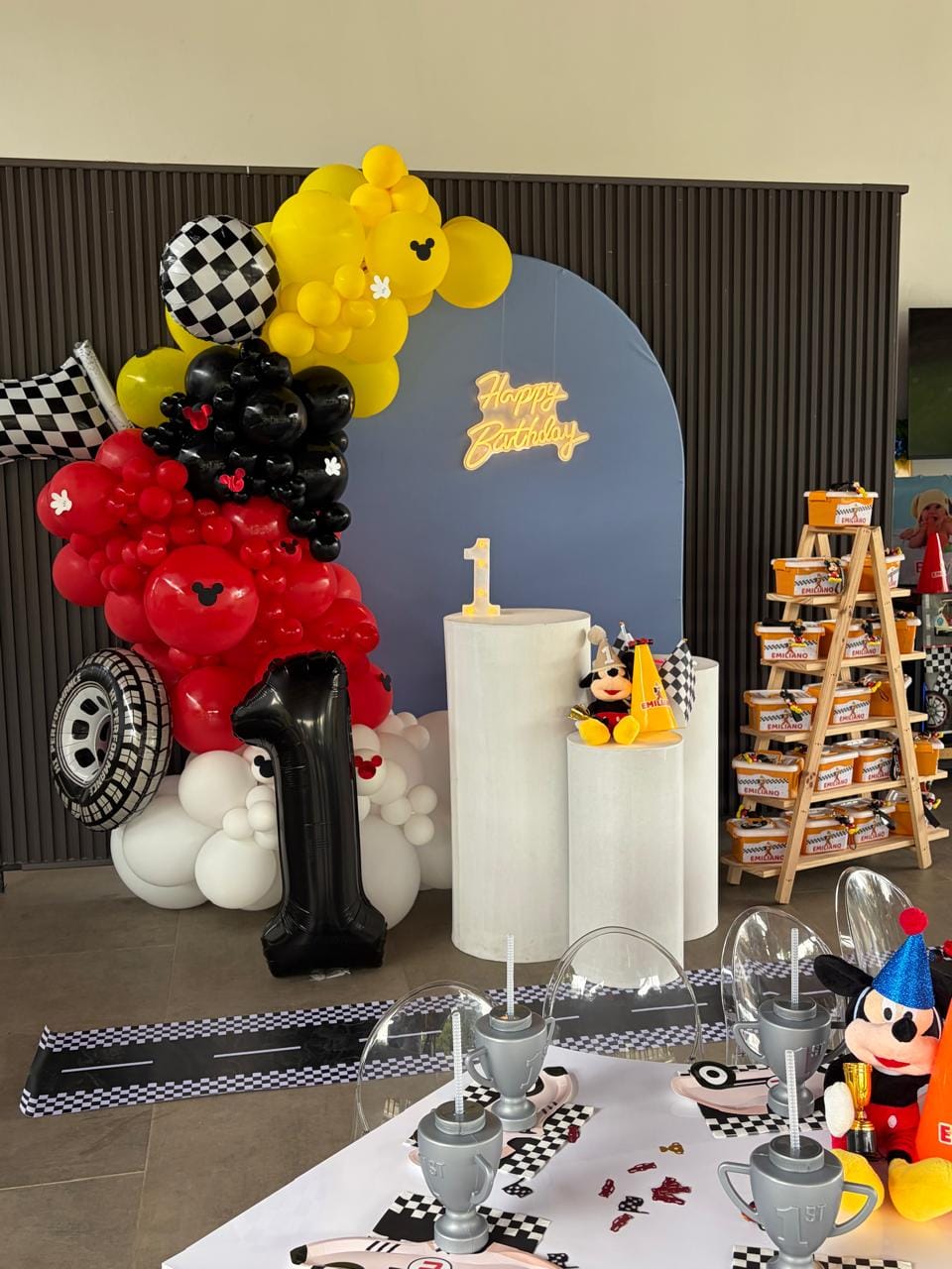Arco de globos para fiesta decorado por Glow Events